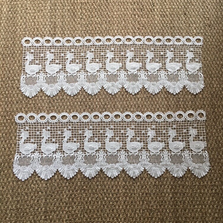 Deux Délicats Millésimes Français Design de Canard Macramé - Rideaux Café ou Valances.