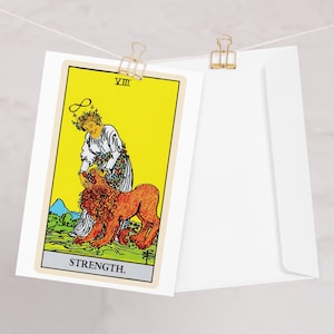 Tarjeta de tarot de fuerza Tarjeta de cumpleaños de papelería gótica - Regalo brujo para los amantes del tarot, Dark Fairycore, tarjeta única