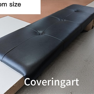 Puede incluir: Banco de cuero negro con un diseño capitoné y el texto "Custom size" y "Coveringart" en la imagen.