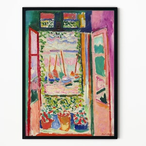 Peut inclure: Une peinture représentant une fenêtre avec vue sur un port avec des bateaux. La fenêtre est ouverte et il y a des plantes en pots sur le rebord de la fenêtre. La peinture est réalisée dans un style coloré avec des couleurs vives.