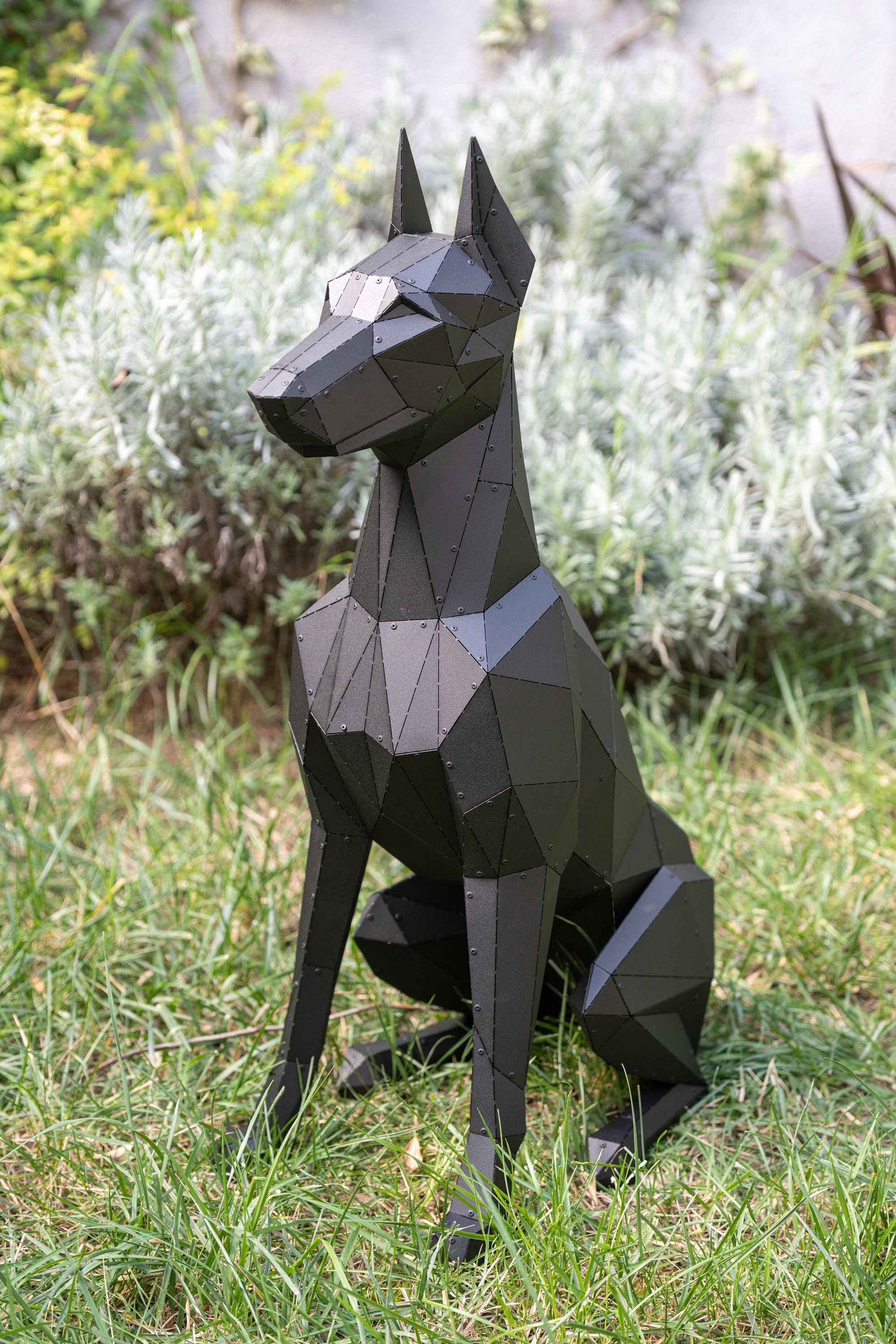 Sitzende Dobermann Statue 3D Metall Kunst Dekor Dekorative Metall