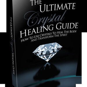 Peut inclure: Un livre intitulé "The Ultimate Crystal Healing Guide" avec une illustration de diamant. La couverture est noire avec du texte blanc et un accent turquoise. Le sous-titre du livre se lit comme suit : "Comment utiliser les cristaux pour guérir le corps et transformer l'esprit."