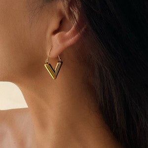 2020 New Brand style Stainless Steel Letter big V Earrings For