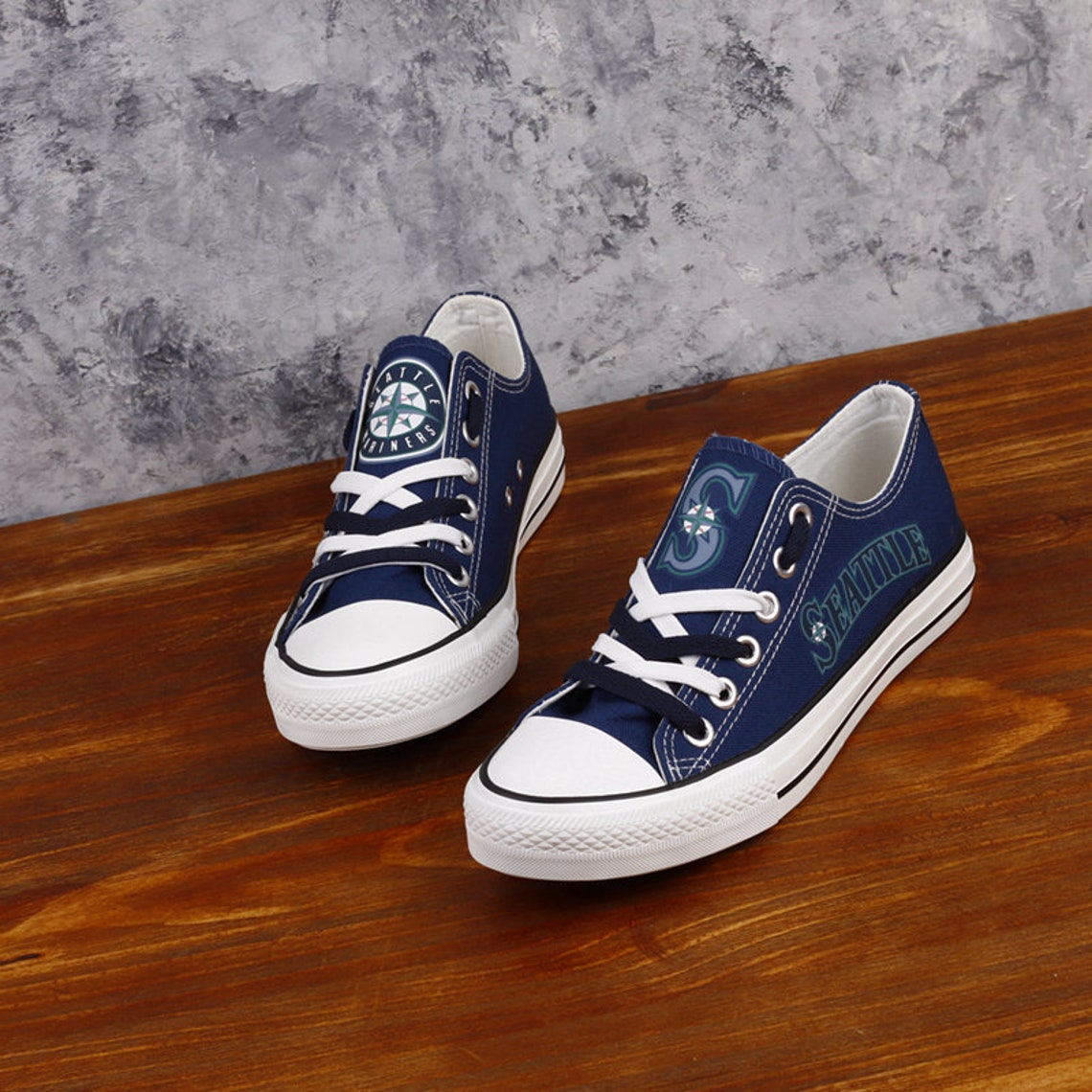 seattle mariners fans shoes
