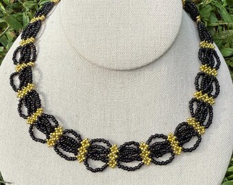Black & Gold Beaded Necklace – Elegant Handmade Jewelry with Magnetic Clasp