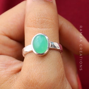 Chrysoprase Silver Ring | Natural Chrysoprase Oval Cabochon Dainty Hammered Ring | Sterling Silver 925 | Handmade Jewelry