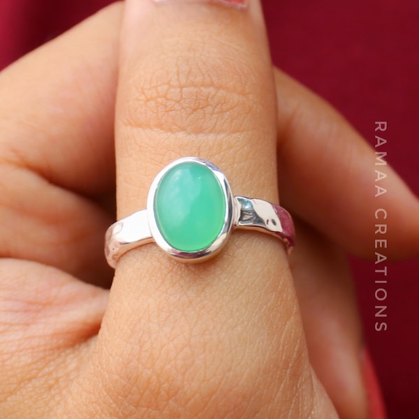 Chrysoprase Silver Ring | Natural Chrysoprase Oval Cabochon Dainty Hammered Ring | Sterling Silver 925 | Handmade Jewelry