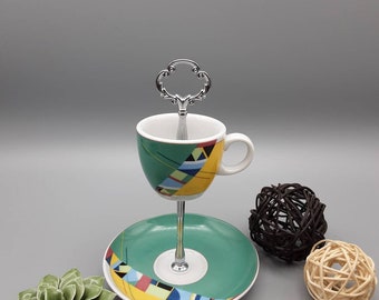 Süße Mini-Etagere aus bunten Espressotassen-Gedeck - grün/bunt