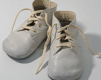 Mrs. Day's Ideal Leather Baby Shoes. Vintage 1950's White Leather Baby Shoes.