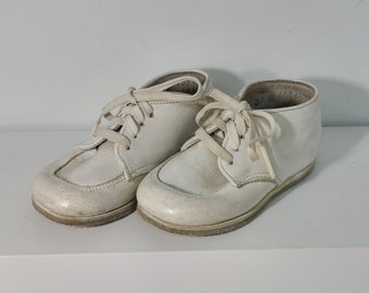 Vintage Lazy Bones Leather Baby Shoes. White Toddler Lace up Shoes.
