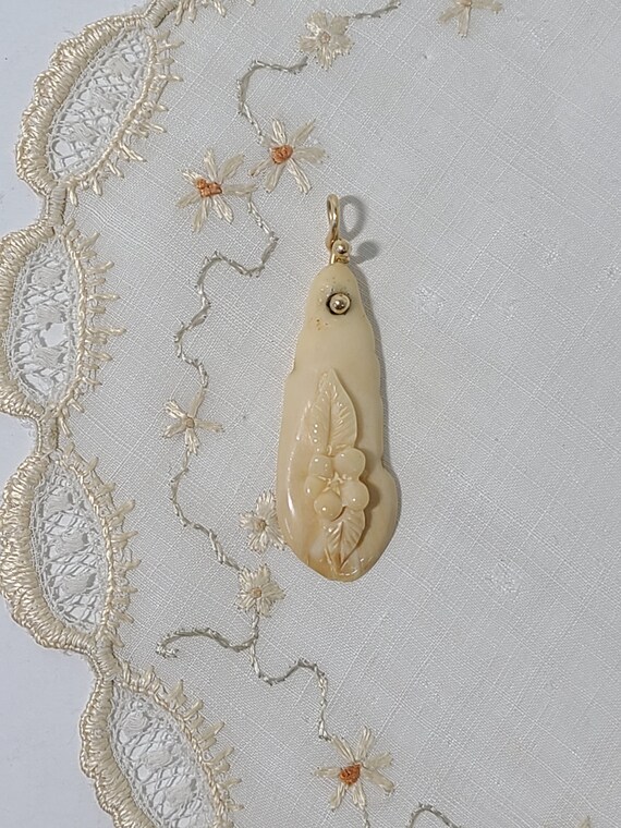 Vintage Carved Bone Necklace. Carved Flower Handcr