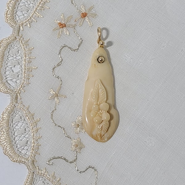 Vintage Carved Bone Necklace. Carved Flower Handcrafted Bone Necklace.