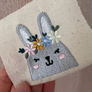 Süßer Frühlings Osterhase als Stickdatei Download