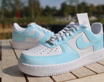 Personalizzazione premium: Nike Air Force 1 Blue Sky