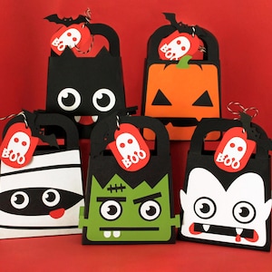 Modèles SVG de sac de friandises d'Halloween, projets de bricolage pour enfants fichiers coupe numérique Cricut. Coffret cadeau d'Halloween : momie, citrouille, Dracula, noir, chat Franky