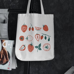 Tote Bag with Vintage Strawberry Print, Eco Shopping Bag with Retro Strawberry Design, Birthday Gift, Canvas Tote Bag with Strawberry