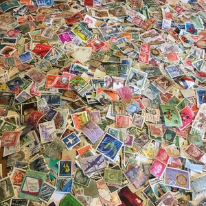 Sellos del mundo Más de 10.000 sellos en papel - Stock nuevo - desde antiguos hasta modernos seleccionados al azar de una gran colección