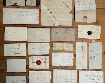 Eine Sammlung früher Vorstempel der britischen Postgeschichte und Poststempel aus der Zeit zwischen 1798 - 1847, einige mit Wachssiegel