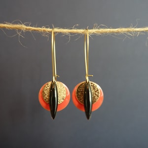 Original creation earrings * Simone & Jean-Paul * long golden earrings with coral, golden and black sequin
