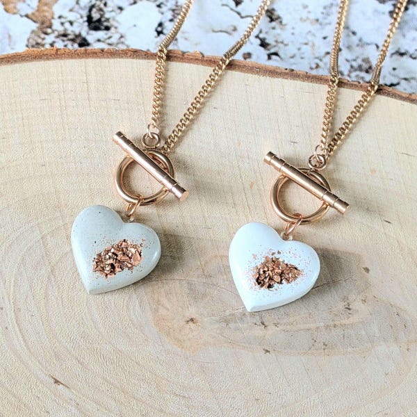 Concrete heart necklace in rose gold, copper heart pendant, stainless steel necklace with toggle clasp, heart necklace gift for women's birthday, graduation