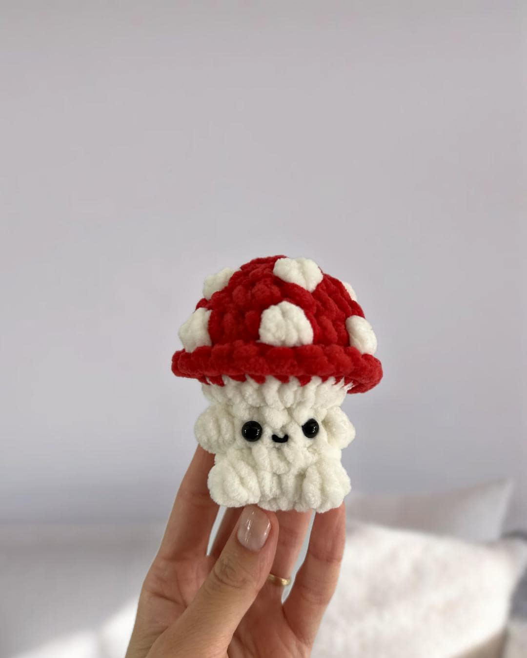 かぎ針編みのキノコのパターン：縫わない編みぐるみ、初心者向け（3in1