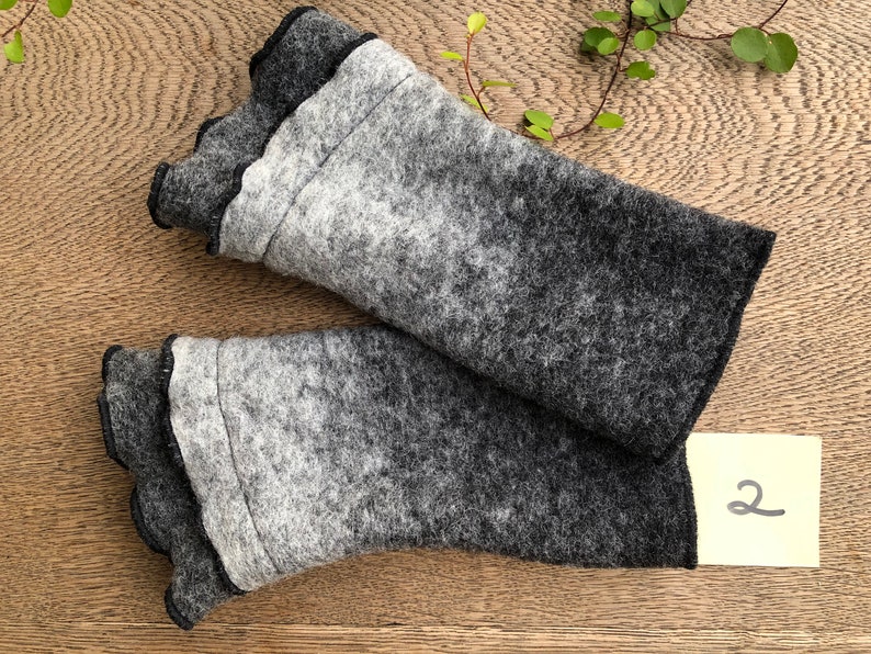 Pulswärmer, Armstulpen, Handstulpen aus hochwertigen Wollstrick in Grautönen Bild 4