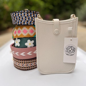 Weiße Vegan Leder Crossbody Handytasche & Gitarrengurt, verstellbare kleine Cruise Bag, gesticktes Muster Reise Smartphone Handtasche, Elfenbein