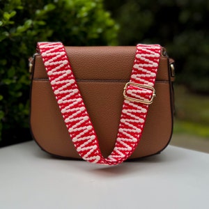 Kirschrot-weißes Muster, Crossbody-Gitarren-Handtaschenriemen, Zick-Zack-Weave-Handtaschenersatz, verstellbare Handy-Kameratasche-Extender, Crimson Cream