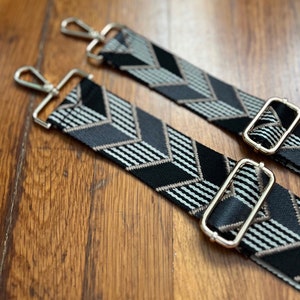 Schwarz karierte Chevron Crossbody Gitarre Geldbörse Taschengurt, gewebter verstellbarer Handtaschenersatz, Handy-Kamera-Sling-Geschenk, 1,5 oder 2 Zoll breit