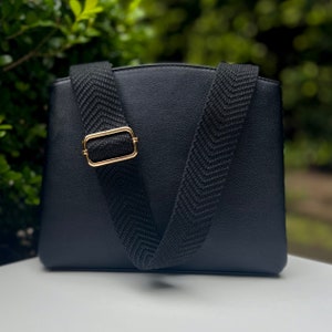 Schwarzer Crossbody-Geldbeutel, gewebter Chevron Knit Canvas Weave, verstellbarer Kamerahandytaschenersatz, einfarbige Handtaschenverlängerungsschlinge