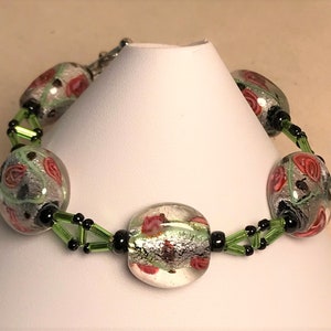 Polyantha Roses and Vines Glass Foil-Lined Bead Bracelet