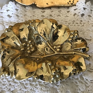 Virginia Metalcrafters Brass Leaf Ring Dish - Vintage Brass Mistletoe Trinket Tray Dish - Brass Christmas Decor - Vintage Brass Leaf Decor