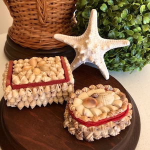 Shell Boxes set of 2 - Shell Encrusted Boxes - Shell Covered Boxes - Vintage Shell Boxes - Trinket Boxes - Seashell Souvenir Boxes - Gift