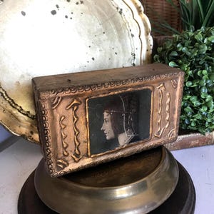 Vintage Giltwood Box w/Decoupage Image of Lady Beatrice D&#39;Este - Florentine Box - Renaissance Style Portrait Box Giltwood Trinket/Jewel Box