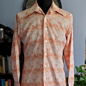 Vintage 70's dagger collar novelty print shirt. Frogs and lily pads. Groovy shirt!