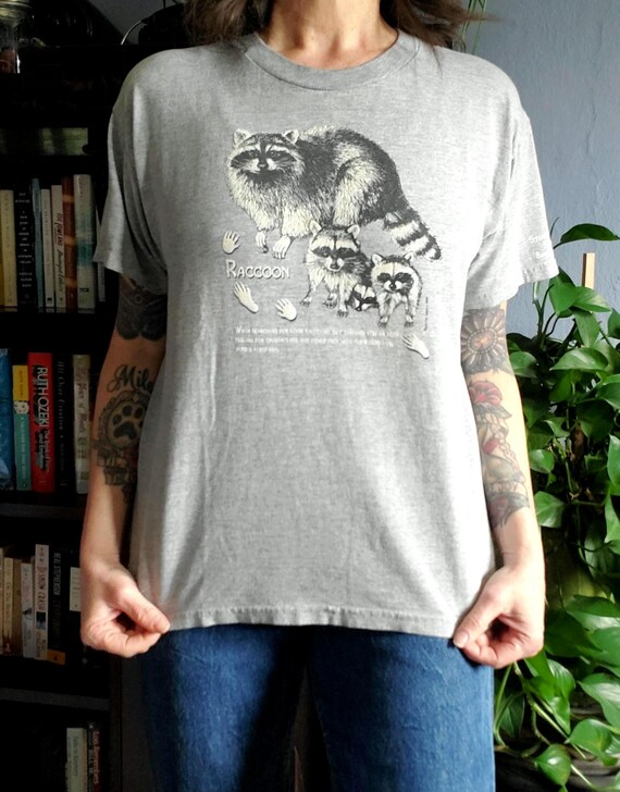 Vintage Raccoons nature graphic tee. YOUTH XL fits small adult.