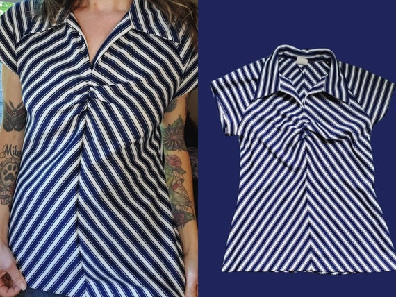 Fun stylish chevron navy blue and white striped 7… - image 1