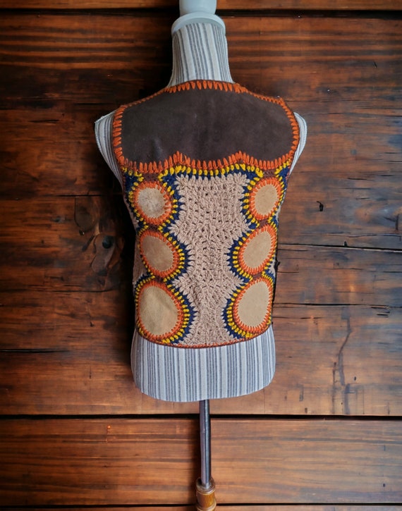 Vintage 60's-70's crochet and leather vest - image 5