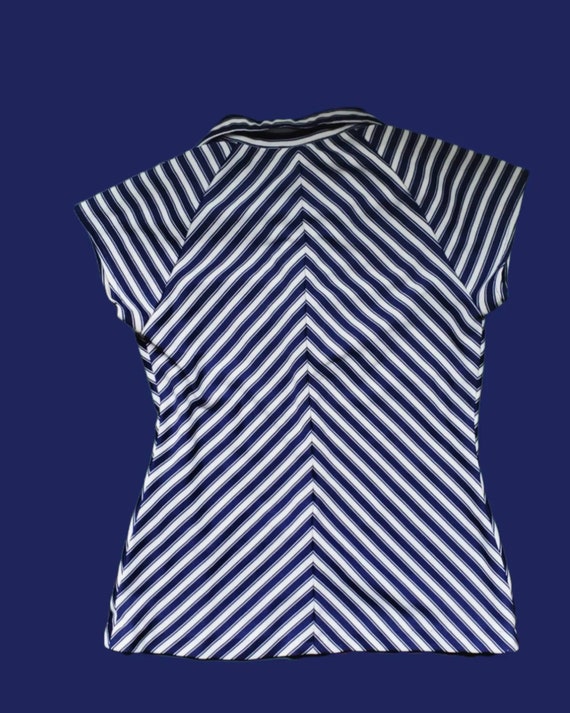 Fun stylish chevron navy blue and white striped 7… - image 2