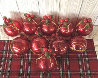 10 Handmade Red Plastic Round Christmas Ornaments with Gold Ribbon, Pine Cones & Berries, Rustic Holiday Tree and Farmhouse Christmas Decor