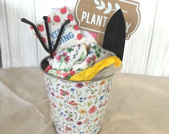 Gardening Gift Set: Gloves, Soap, Seeds & Mini Garden Tools