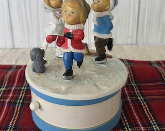 Vintage 1984 Merrilite Skaters Waltz Rotating Music Box, Ice Skaters Winter Scene, Collectible Christmas Music Box