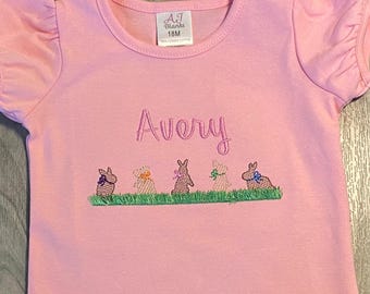 Kinder-T-shirt met rij konijntjes en pluizig gras: geweldig voor Pasen of elke dag!