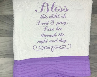 Bless this Child Oh Lord I Pray - meisjesversie afgebeeld - geborduurd erfstuk babyquilt/deken