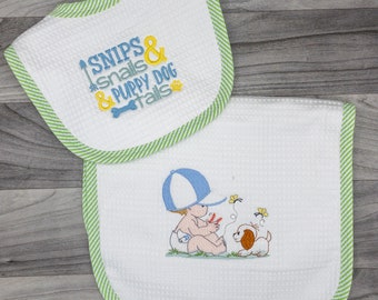 Slabbetje en burpee-set - jongen met hond - 'Snips Snails And Puppy Dog Tails' (026B)