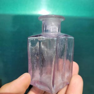 Beautiful Old Lavender Paneled Perfume Bottle! Antique Amethyst Cologne Bottle!  1890s Era