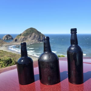 One early 1800s Blackglass RUM Bottle!   Antique Thick Primitive Liquor Bottle!