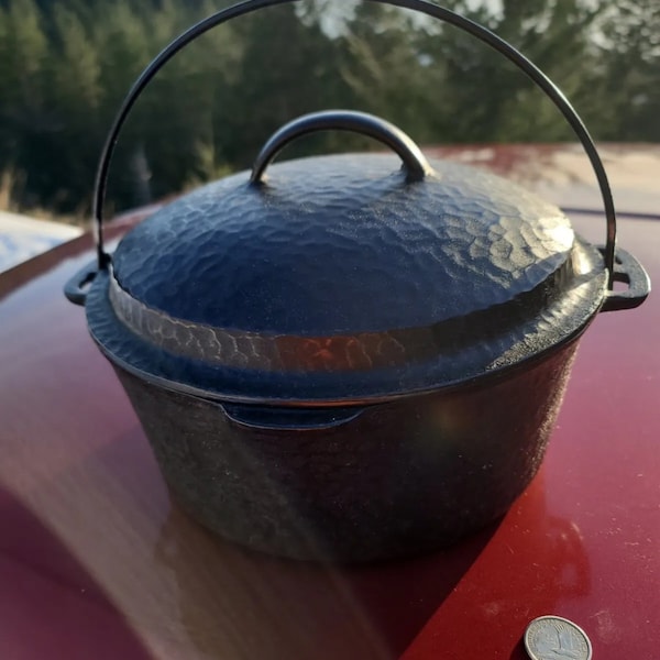 Great Old Hammered Cast Iron Dutch Oven! Antique Usa Kitchen Ironware Pot. Unmarked Wagner
