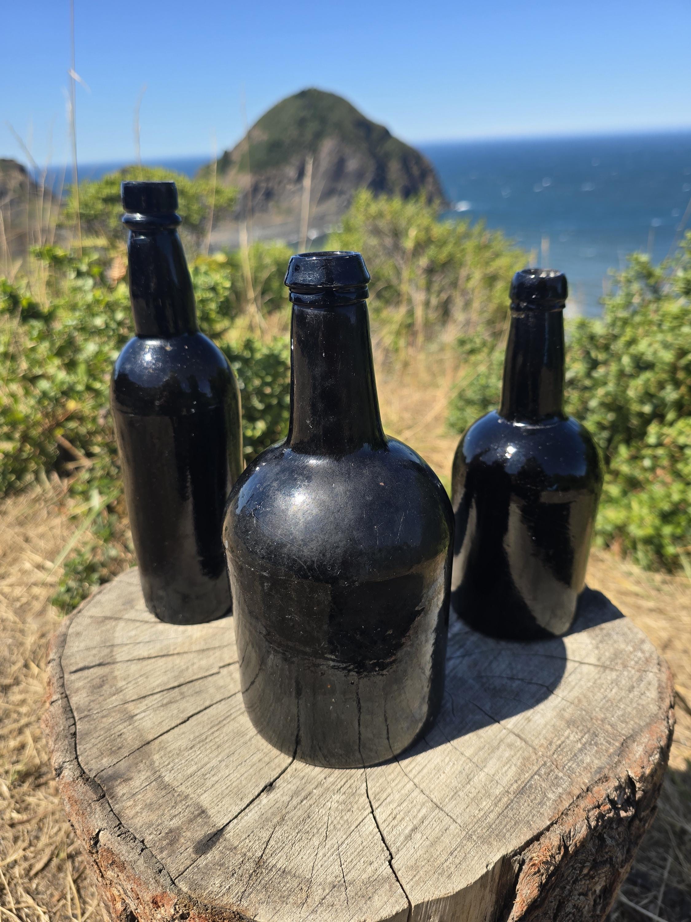 1 Exceptional early 1800s Blackglass Bottle! Primitive Old Thick Liquor  Bottle!