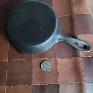 Pretty #3 Wagner Skillet! Antique USA Cast Iron Pan!